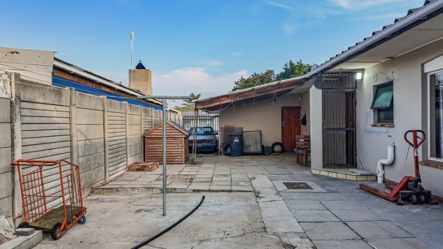 4 Bedroom Property for Sale in Oakglen Western Cape